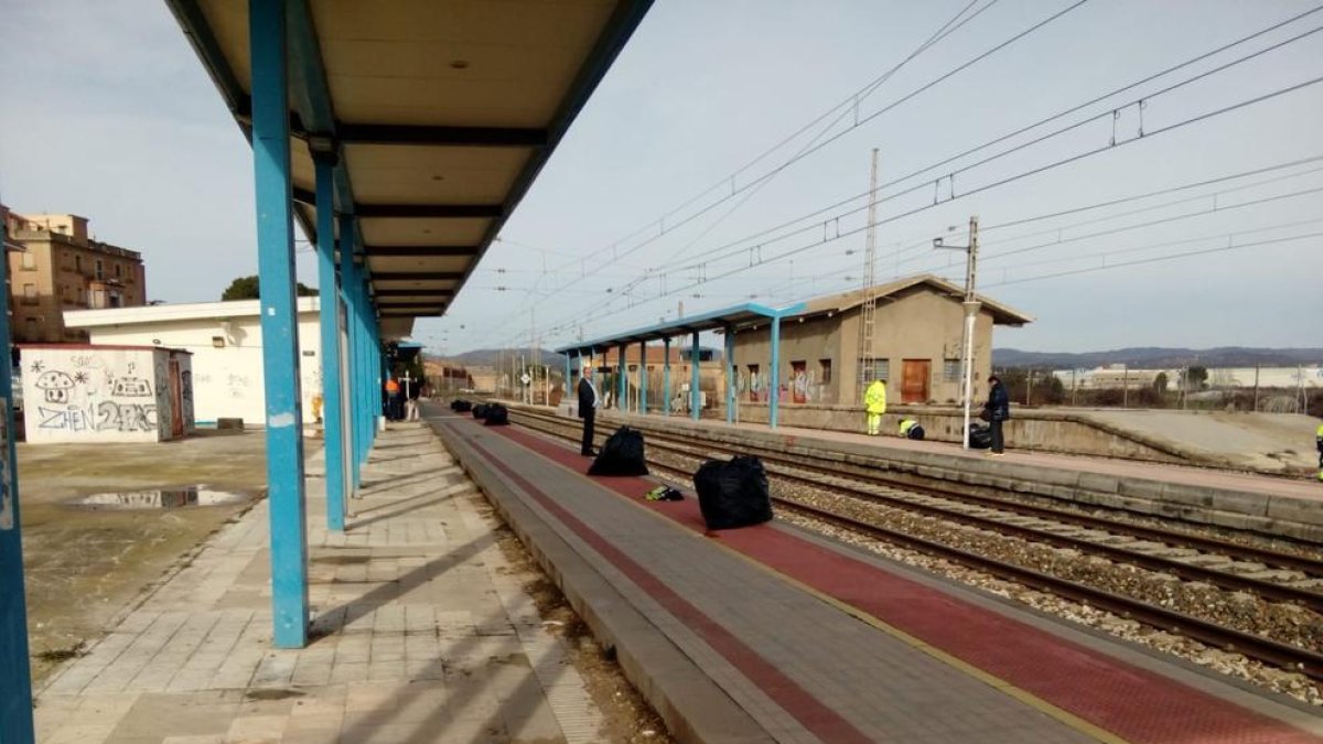 Montblanc y l'Ampolla recuperarán la venta de billetes de tren en febrero