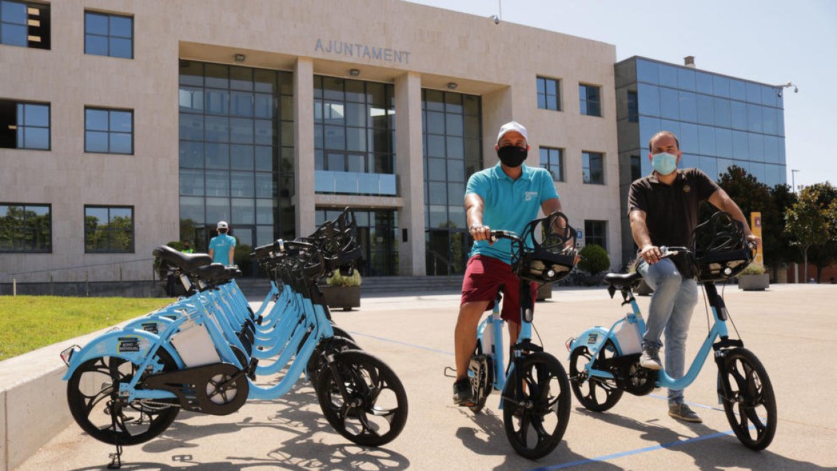 Cambrils estrena un sistema de bicicletes elèctriques compartides