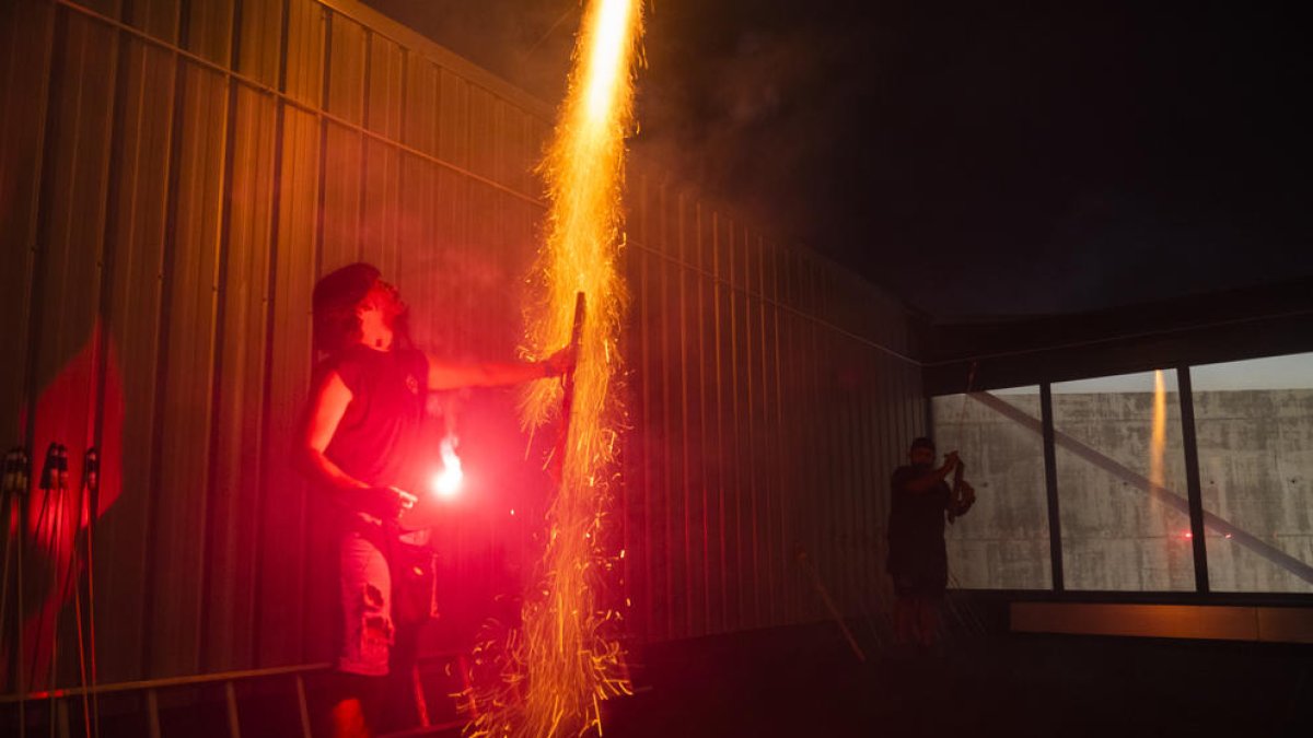 Hasta 1.200 voladores llenan de pòlvora los rincones de la ciudad