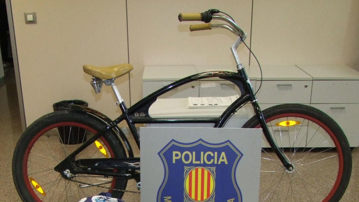 Detinguts per robar en un domicili i dos trasters a Calafell