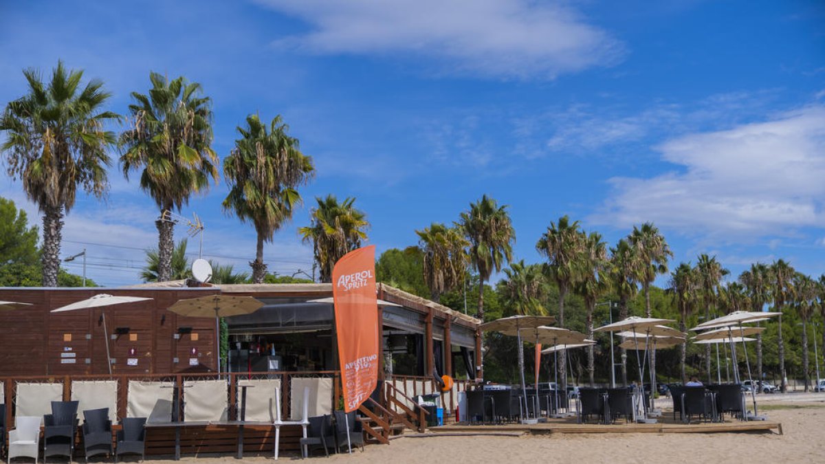 Los chiringuitos del Arrebatamiento y la Savinosa, exentos de una parte del canon