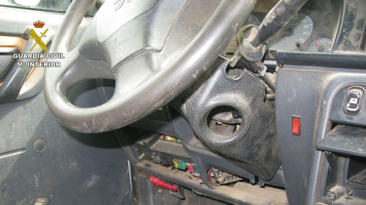 Lo pillan 'in fraganti' robando un coche en Reus