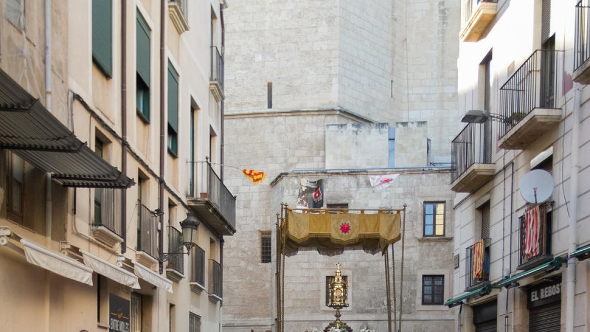 Corpus confina las alfombras de flores en los balcones y no habrá procesión