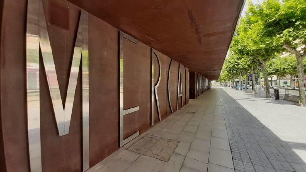 La comisión de dinamización económica de Salou pide la retirada del contencioso que impide el proyecto del mercado
