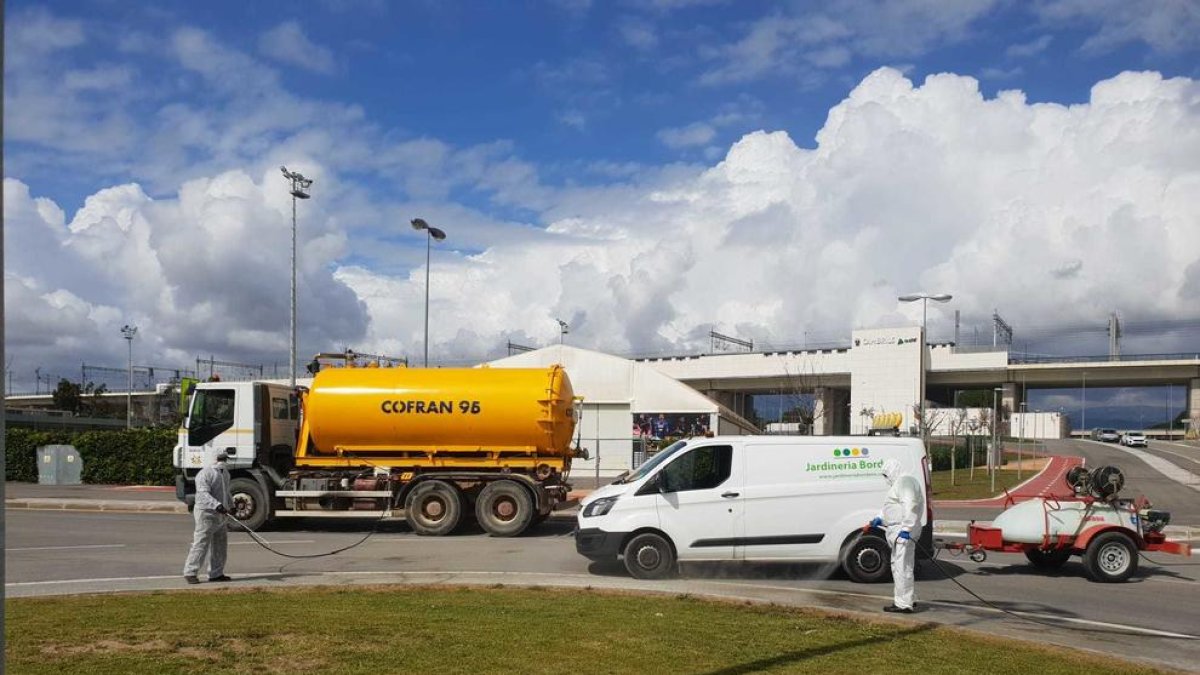 El Ayuntamiento de Cambrils desinfecta las vías principales y las zonas sensibles