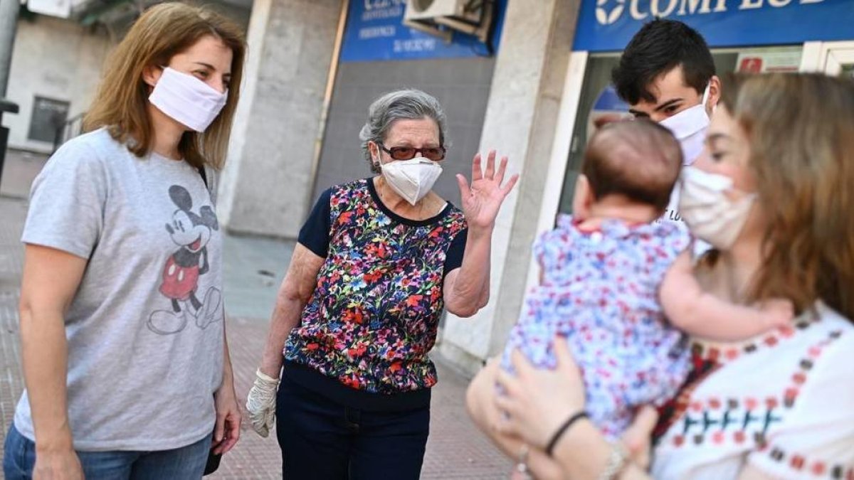 trobades, persones, reunió, mascareta, família