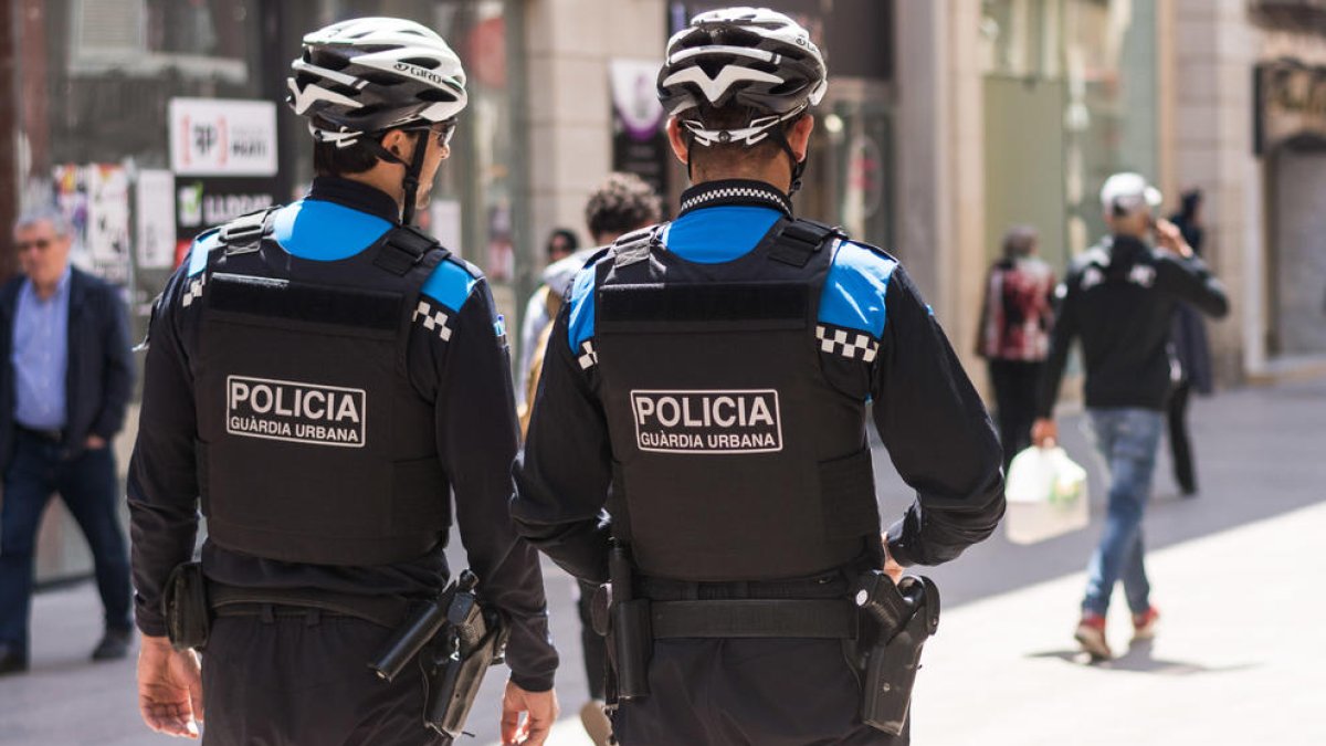 Detenida por exhibir los genitales ante|delante de una menor en pleno calle en Lérida