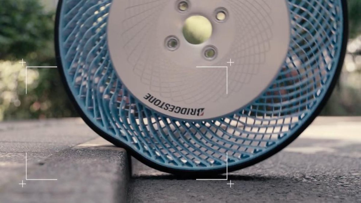 Bridgestone empezará a vender este año sus ruedas sin aire a camiones y bicicletas