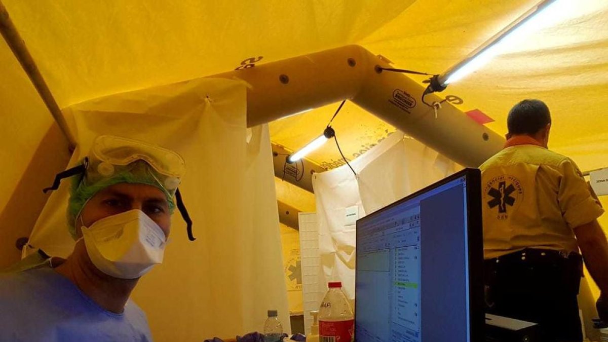 Un enfermero de la CABEZA|CABO|JEFE de Igualada vive en una autocaravana para no tener que salir de la zona de confinamiento