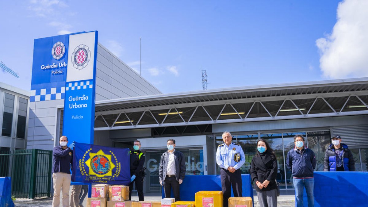 La comunitat xinesa dona 20.000 mascaretes als cossos de seguretat