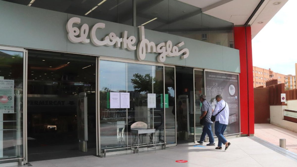 Los centros comerciales de Tarragona reabren con un goteo constante de clientes