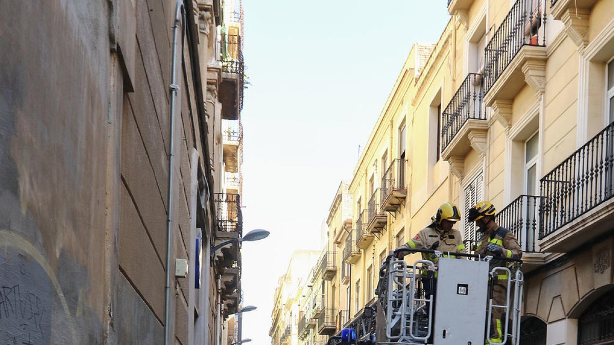 Bombers han encontrado a cinco personas muertas en casa durante el confinamiento
