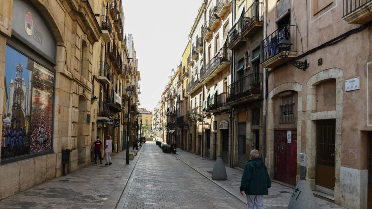 «Varas regula materias de Dominio Público donde tiene intereses privados»