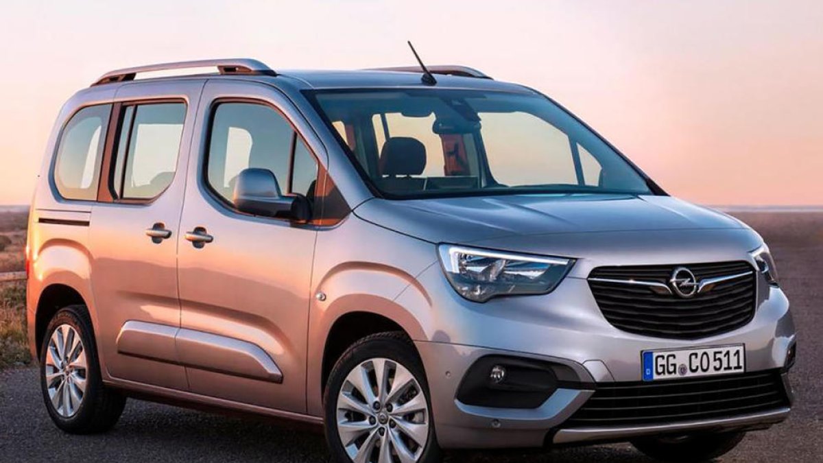 Alerten del risc d'accident per un problema en la direcció del Opel Blego E