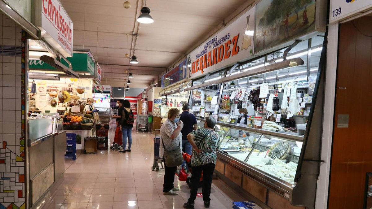 «Nos debemos a los clientes y los serviremos en el Carrilet hasta el último día»