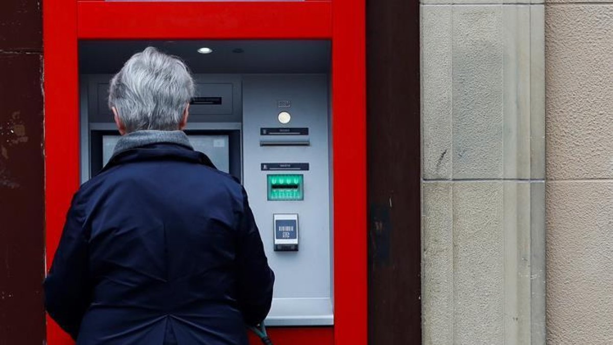 El gasto en pensiones registra la primera caída mensual por el coronavirus