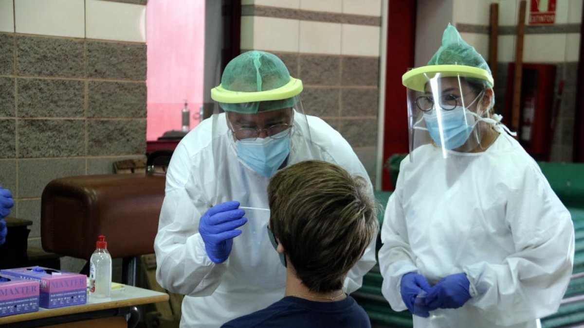 El risc de rebrot baixa 13 punts a Catalunya (194) i la velocitat de contagi és redueix d'1,21 a 1,15