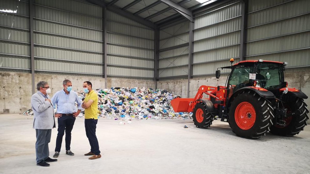 Empieza a funcionar la planta de selección y transferencia de envases ligeros de l'Aldea