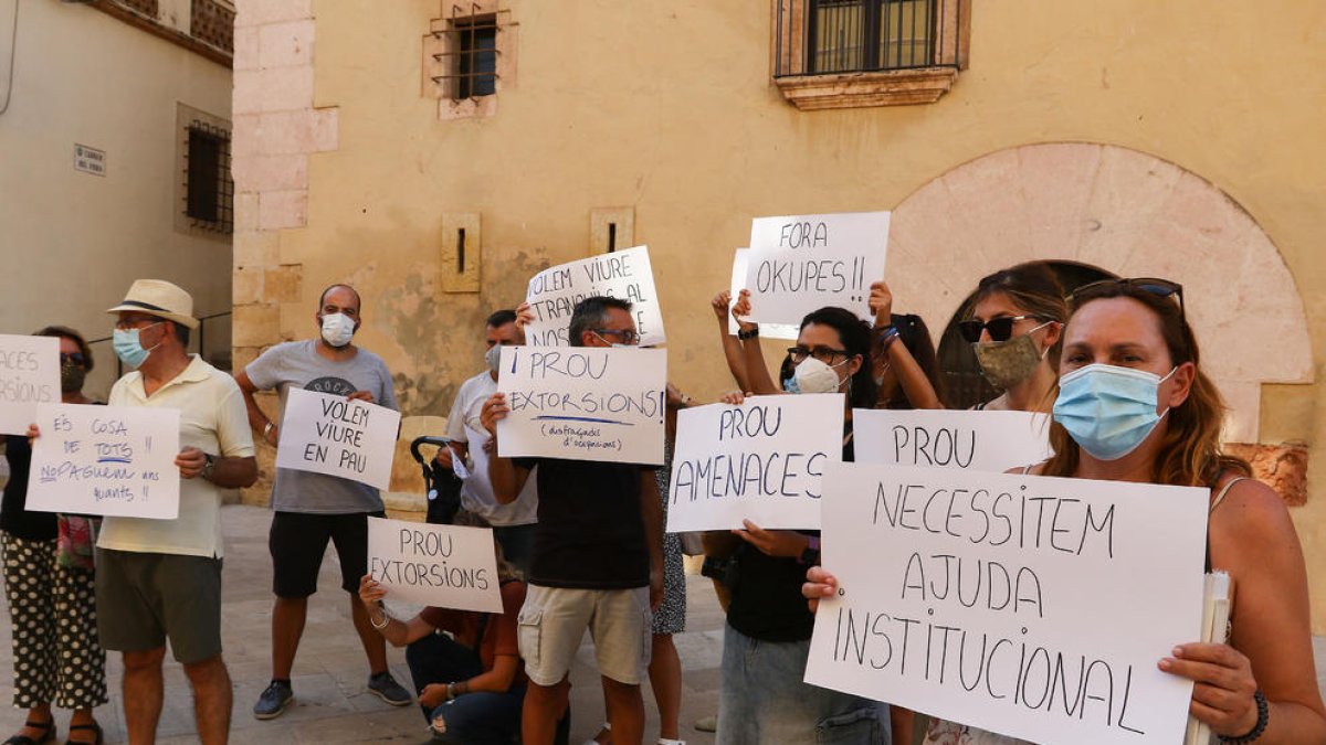 Una comunidad de vecinos de Altafulla denuncia la extorsión por parte de unos ocupas