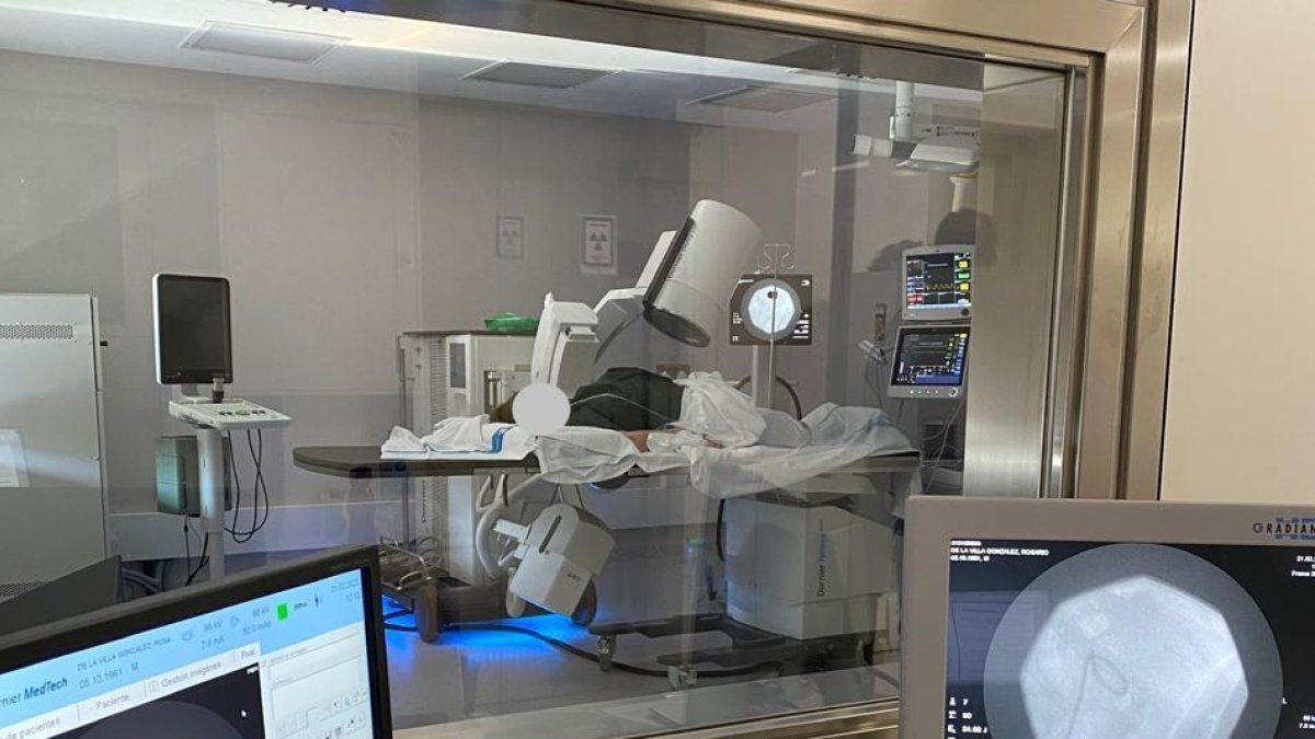 El Hospital Juan XXIII pone en marcha un nuevo tratamiento para los pacientes con litiasis urinaria