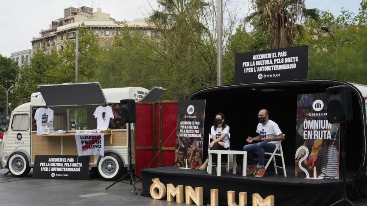 Òmnium engega una ruta per Catalunya per denunciar la «vulneració de drets» de l'Estat