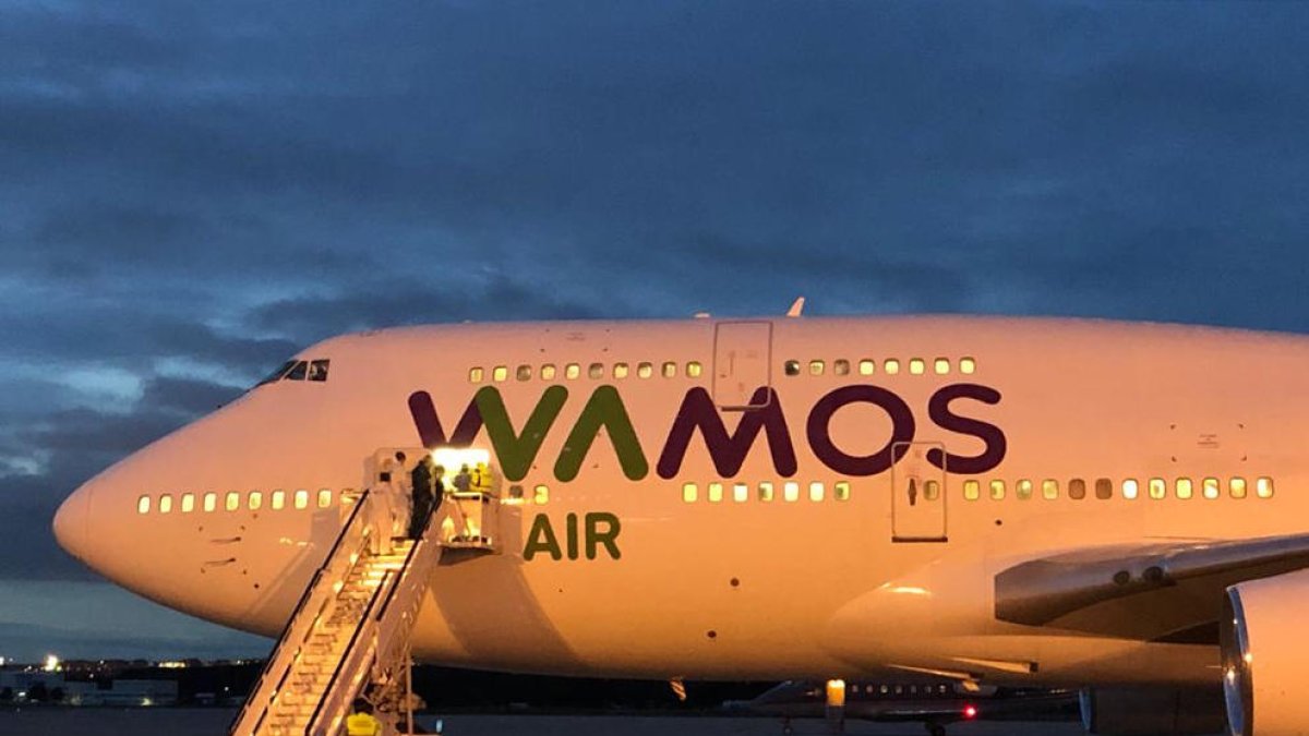 Derriba en Torrejón el avión que transporta a la veintena de españoles repatriados de Wuhan por|para el riesgo del coronavirus