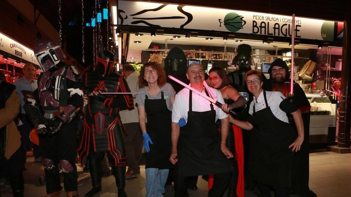 Los personajes de la III edición del Starraco Wars Unlimited visitan los mercados de Tarragona