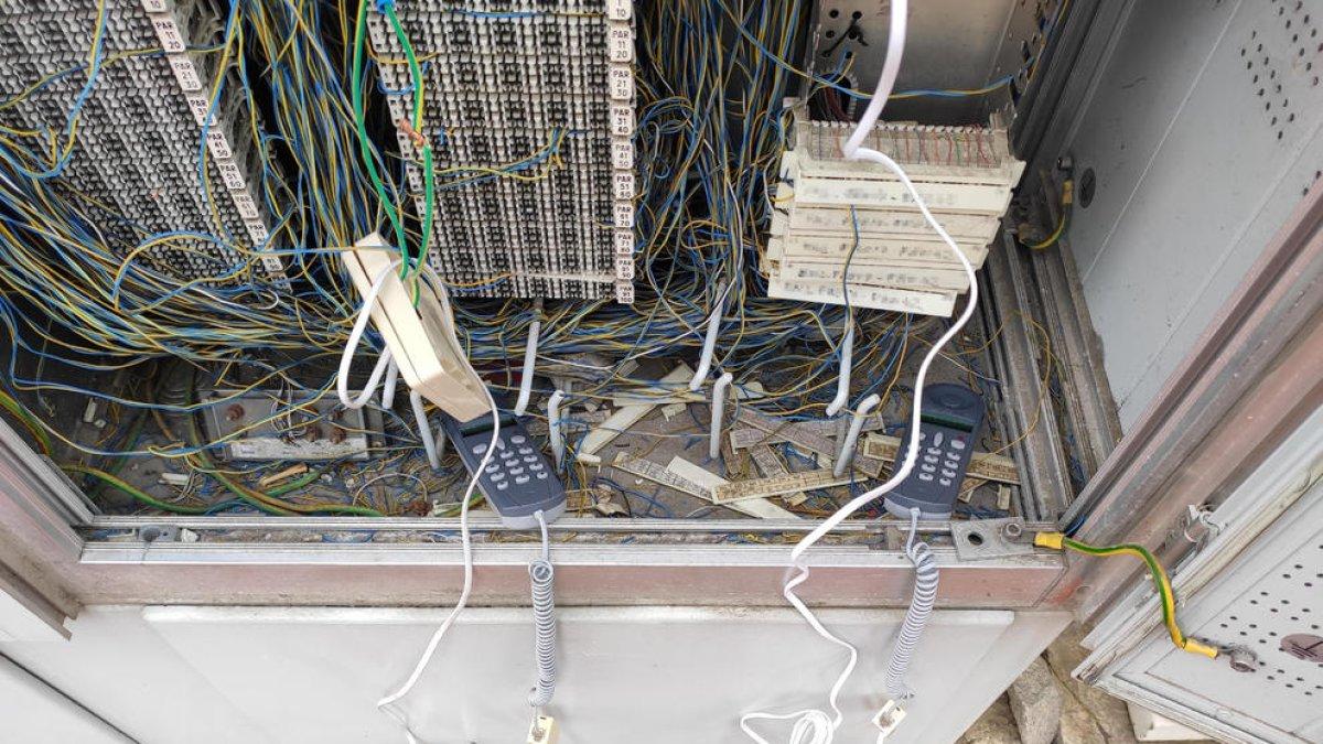 Detingut un home a Tarragona per estafar 5.800 euros manipulant punts de telefonia