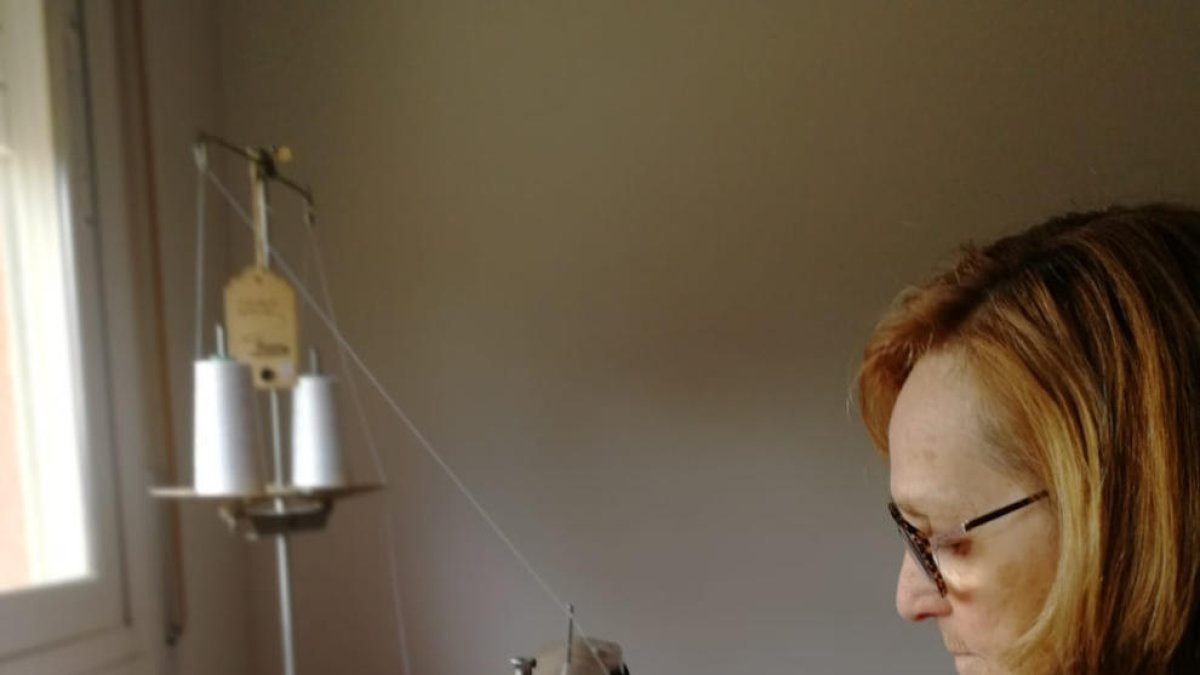 La Asociación de Mujeres de las Borges fabrica 100 mascarillas