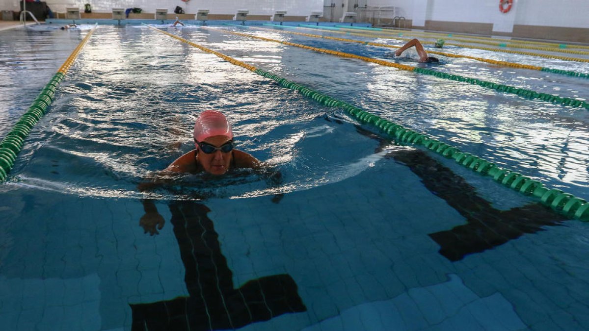Vuelve la actividad en las piscinas con natación mediante cita previa