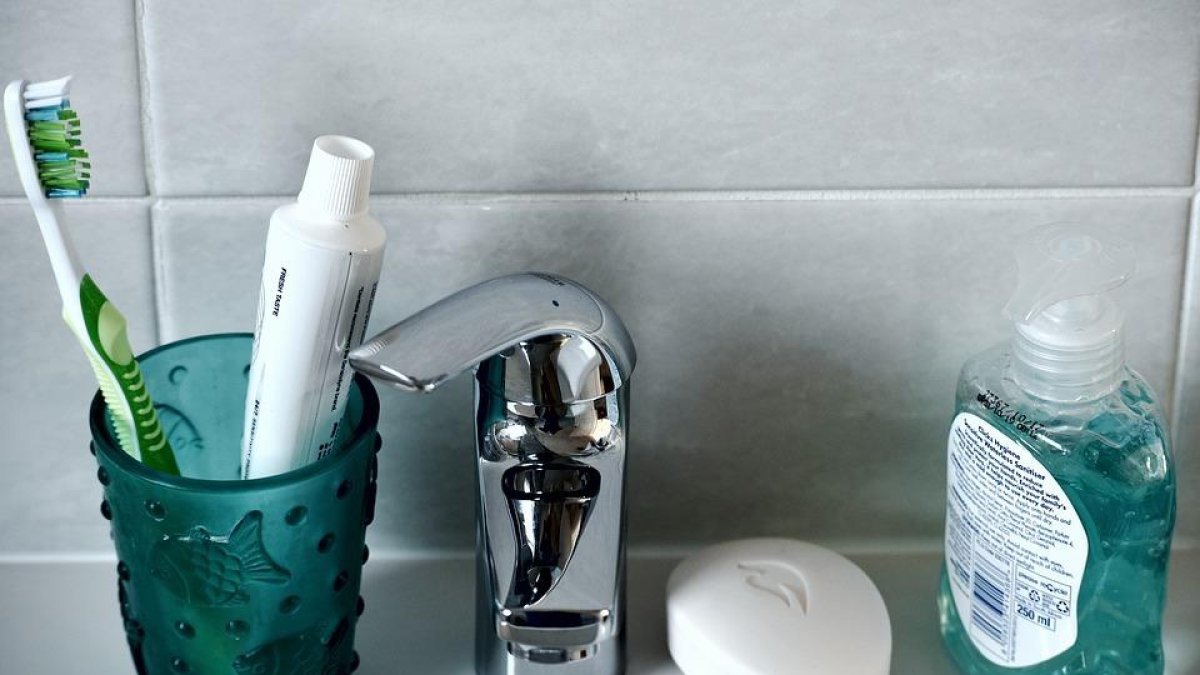 lavabo, cepillo dientes, puede