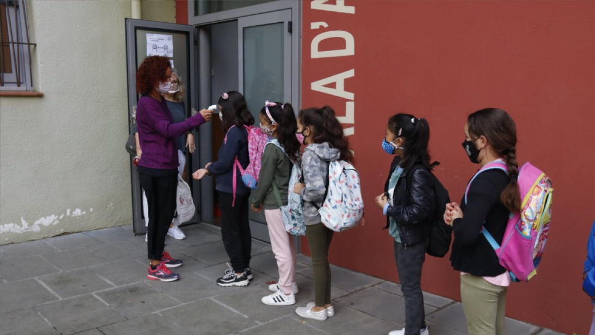 escuela, préstamo, coronavirus, temperatura, entrada, curso escolar, covid