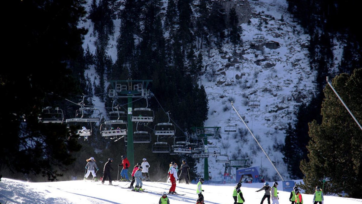 Mor un jove després de patir un accident mentre esquiava a l'estació de La Molina