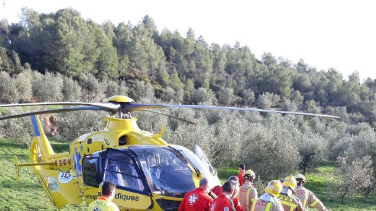 Ferit un home en bolcar amb el tractor i quedar atrapat sota