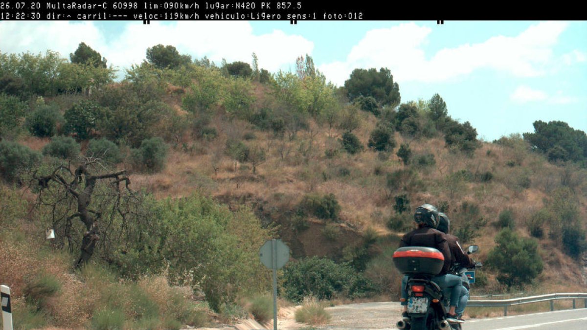 Denuncian dos veces en una mañana a un motorista por exceso de velocidad