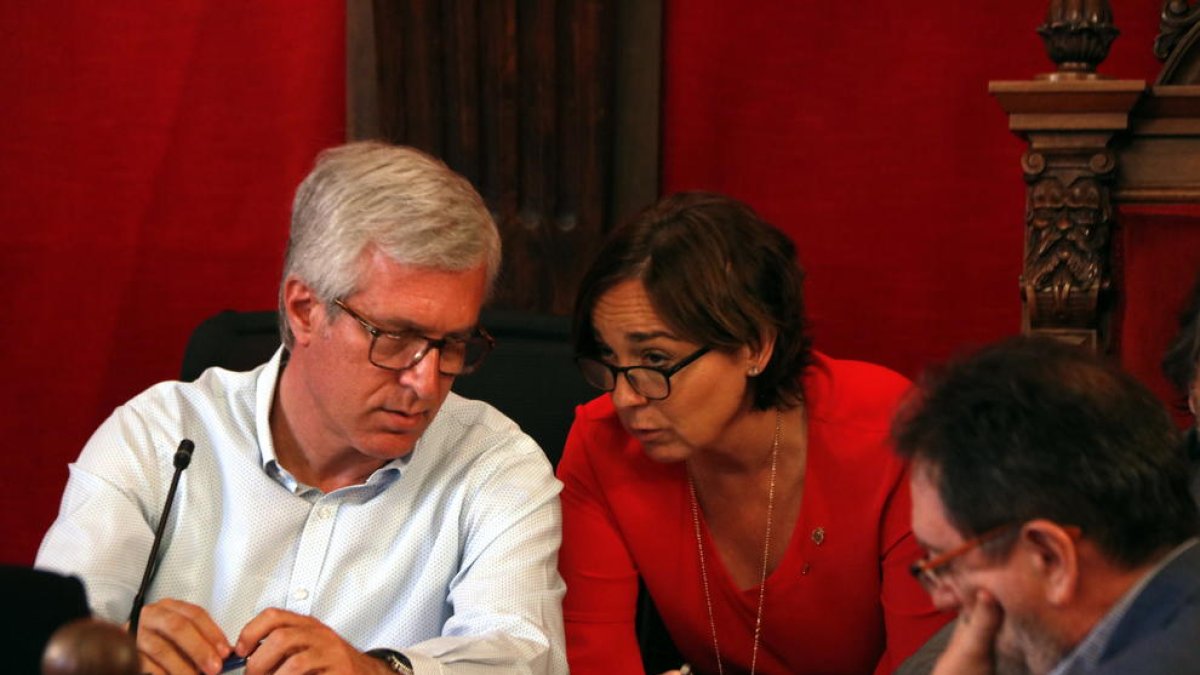 El PSC suspende de militancia Josep Fèlix Ballesteros y Begoña Floria