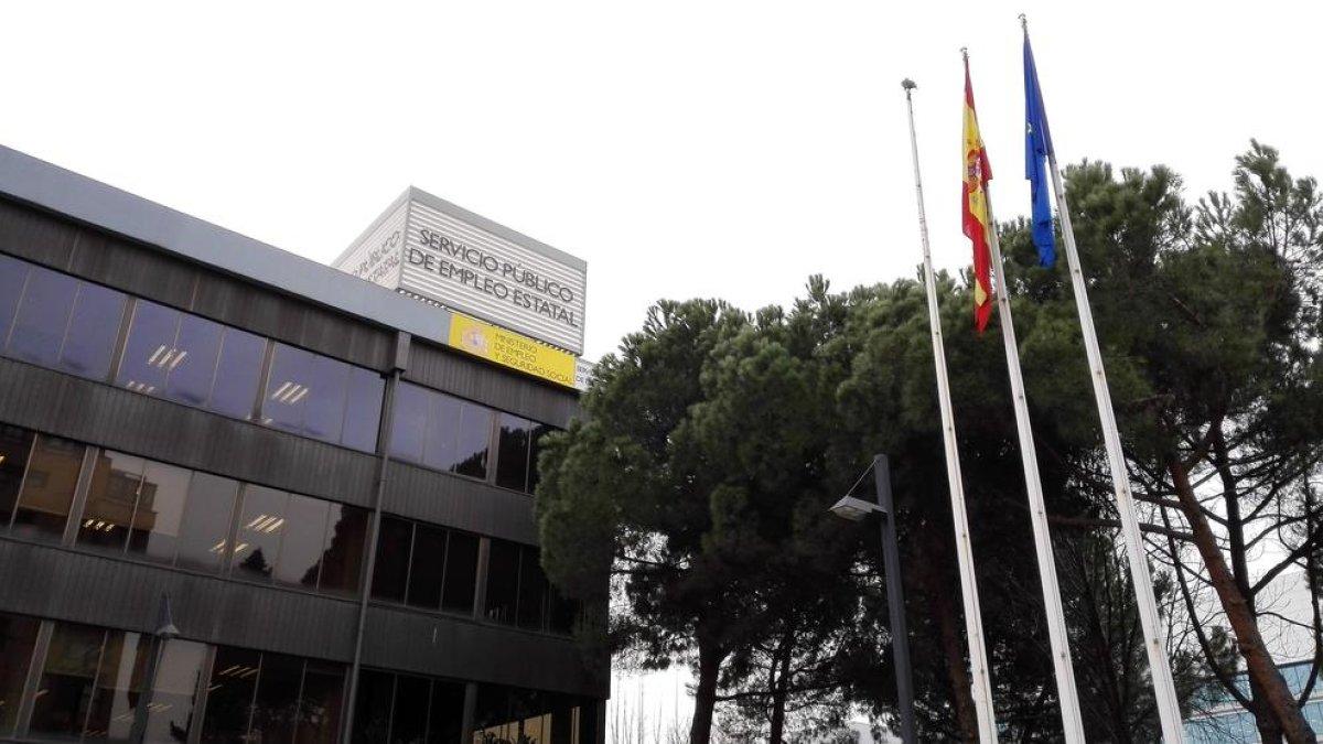 El Govern central limita ara a 1.098 euros la prestació per desocupació als ERTO