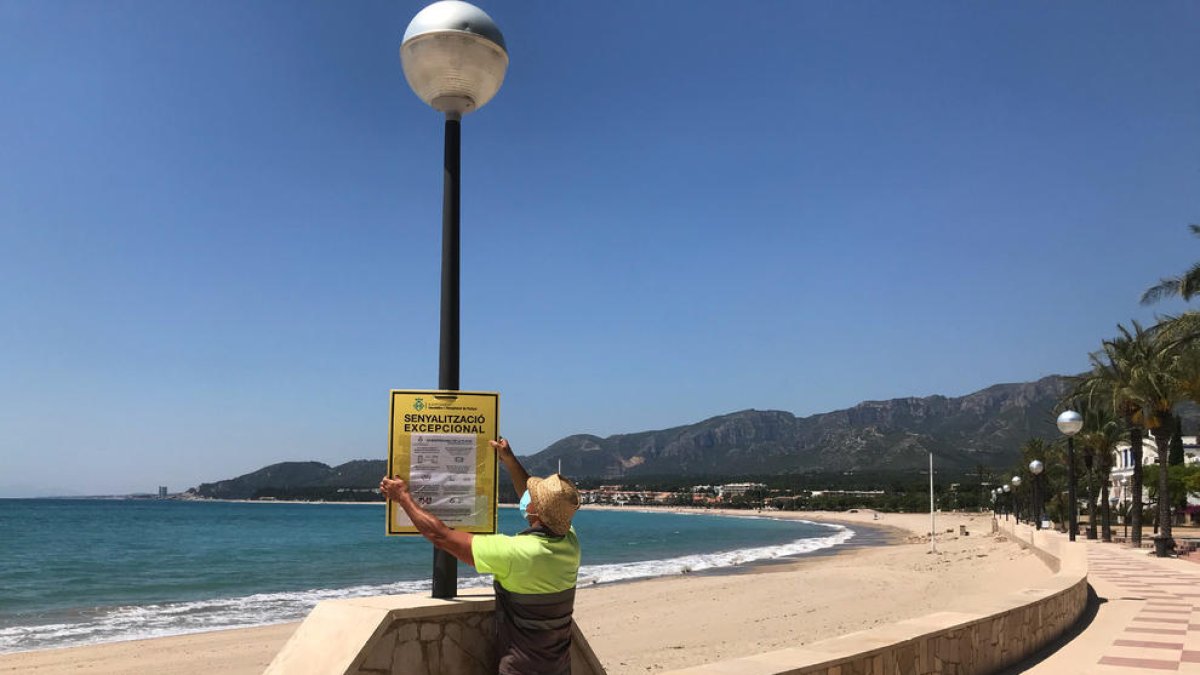 Un servicio de informadores velará por el cumplimiento|cumplido de la normativa en las playas de l'Hospitalet de l'Infant