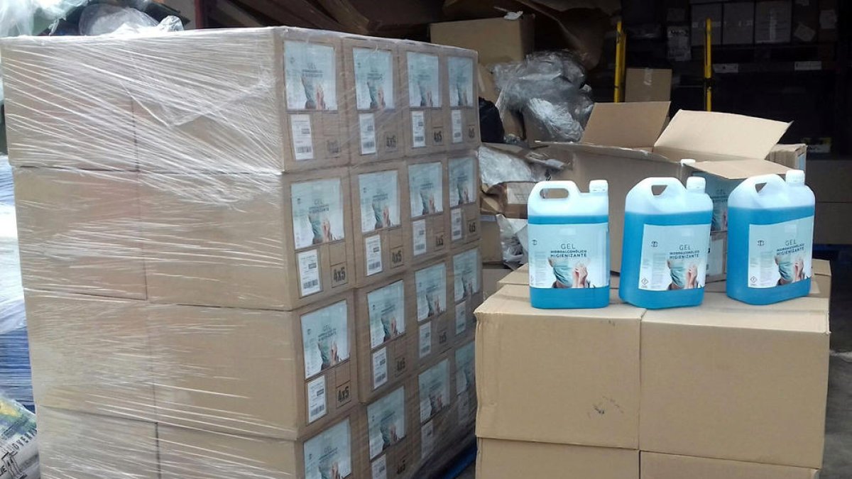 Los Mossos d'Esquadra inmovilizan más de 1.600 litros de un falso gel hidroalcohòlic higienizando