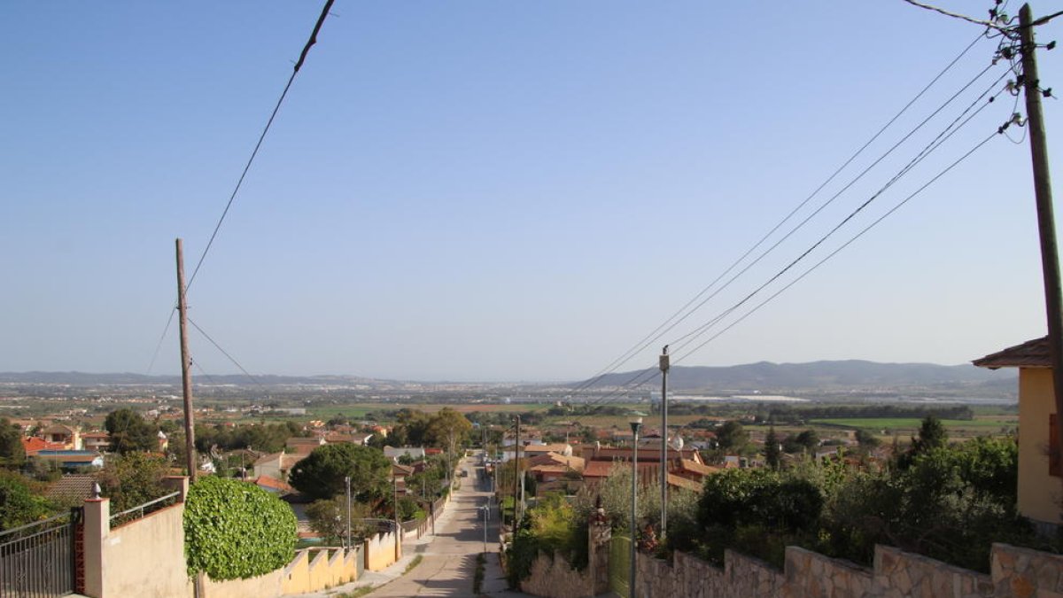 Els Mossos detenen tres joves que intenten robar, sense èxit, dues cases a Sant Jaume dels Domenys