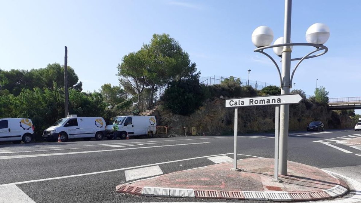 Empiezan las obras por la instalación de dos semáforos en Cala Romana