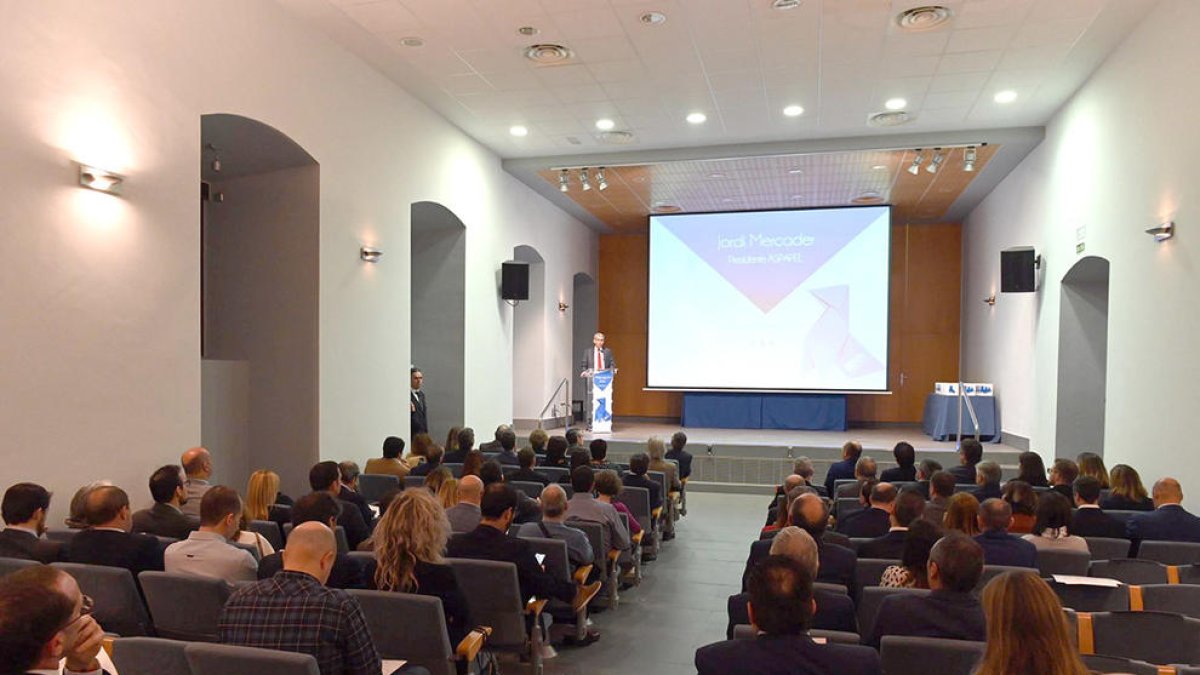 Reus, entre els 35 municipis de l'estat que millor gestionen la recollida de paper i cartró