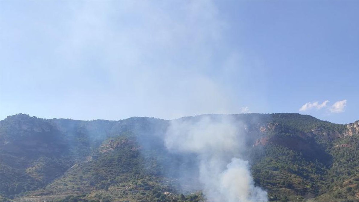 L'incendi d'Alforja revifa després de donar-se per extingit