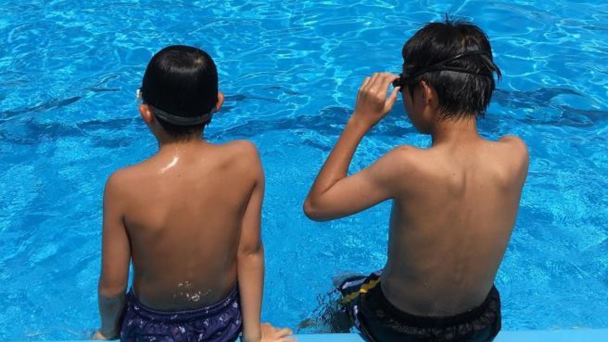Salven a un nen de 12 anys que va ser succionat durant dos minuts per la depuradora d'una piscina a Madrid