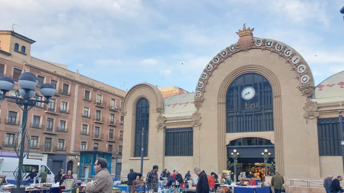 El Mercado semanal de Anticuarios estaba ubicado en la plaza Corsini desde el 26 de octubre de 2018.
