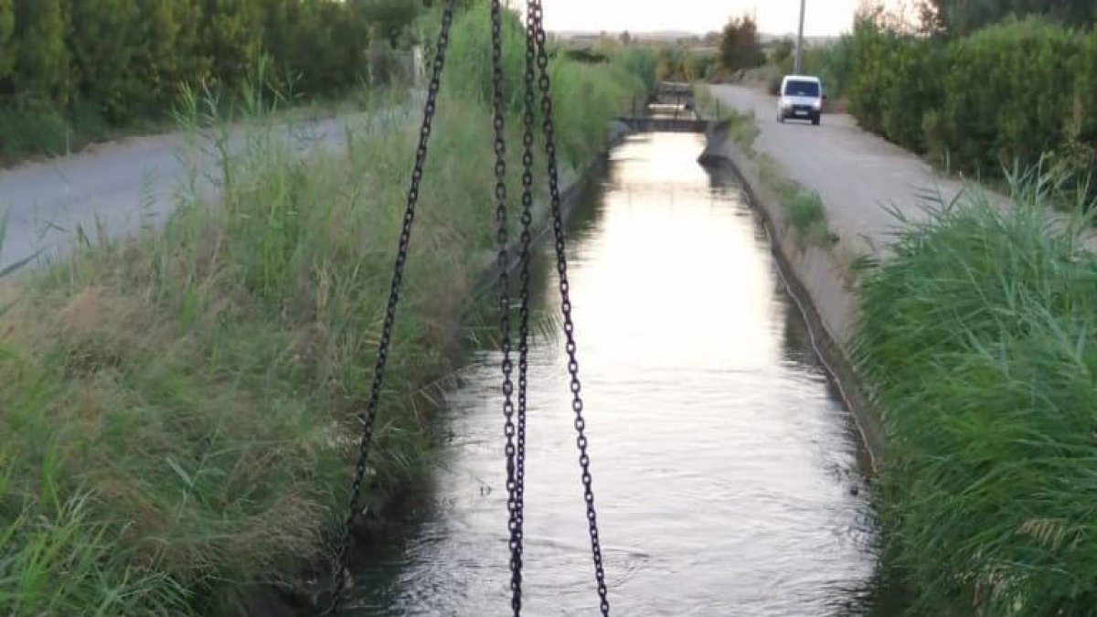 Mor el conductor d'un turisme que ha caigut al canal d'Urgell a l'altura de Puigverd de Lleida