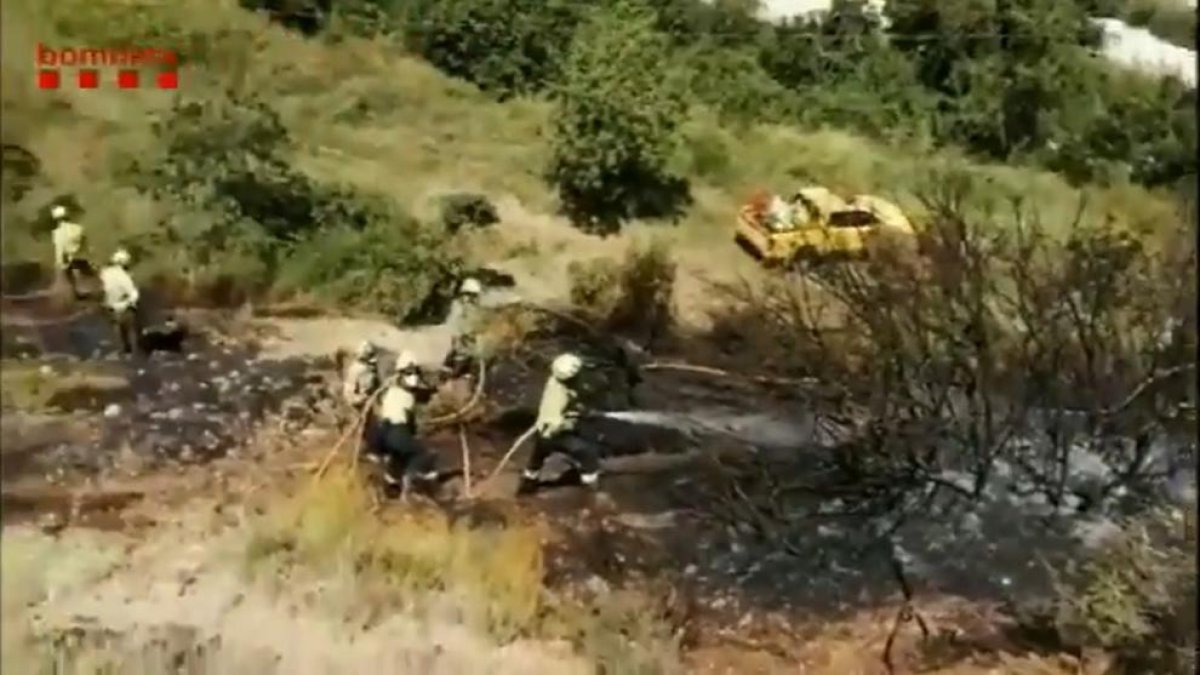 Un incendi calcina zona forestal al costat d'ermita de Santa Madrona, a Arnes