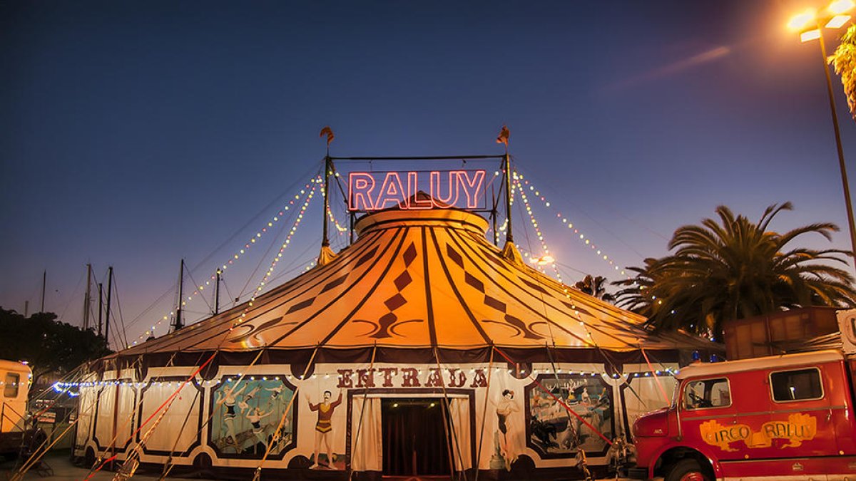 El circo Raluy abre las puertas del corazón de la compañía, confinada en Reus