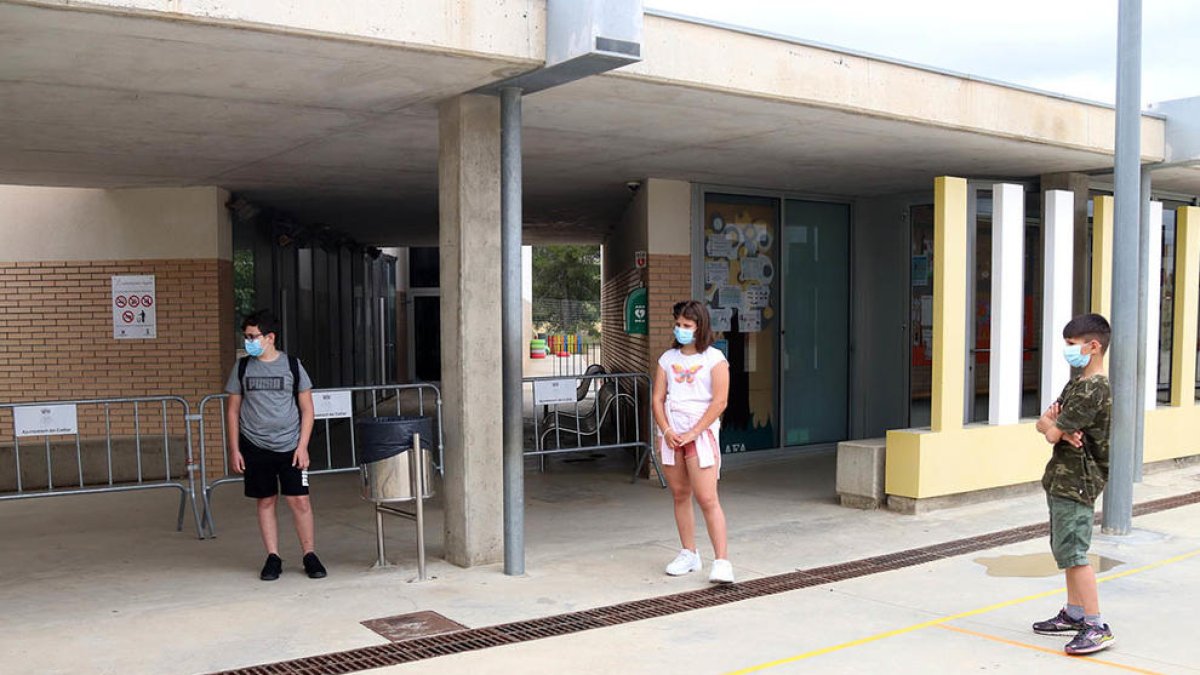 Els sindicats sentencien la tornada a les classes qualificant-la d'arriscada i sense sentit