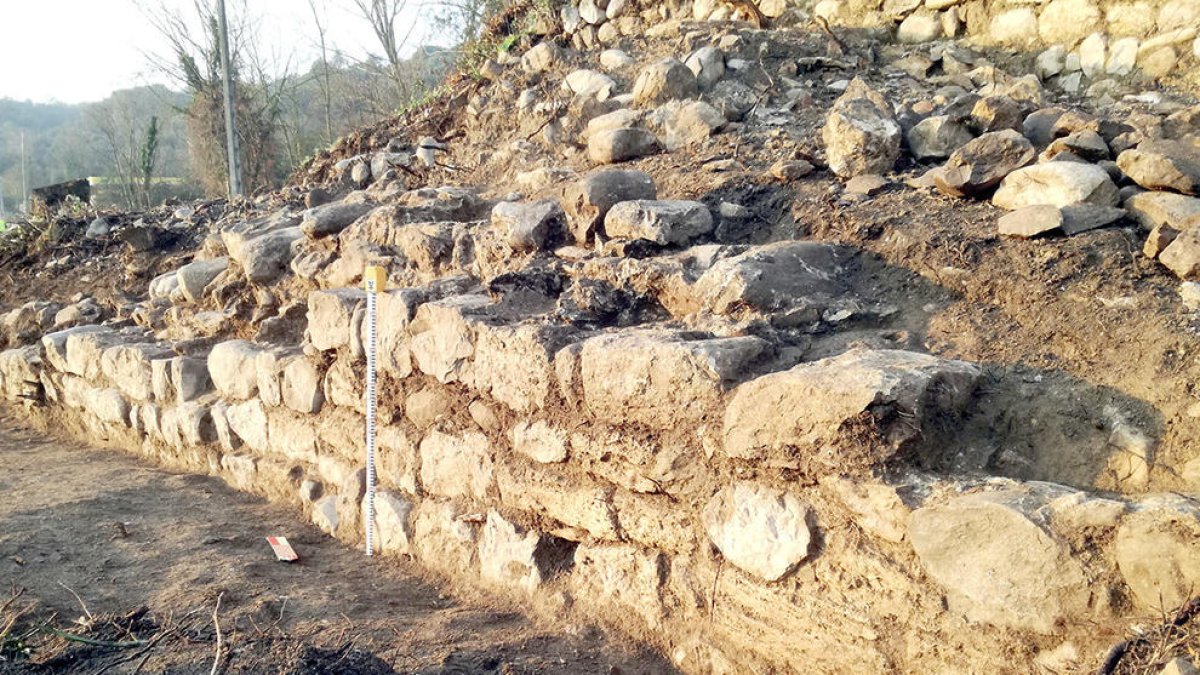 Les obres d'una carretera permeten descobrir un edifici medieval de cobrament de tributs a la Garrotxa